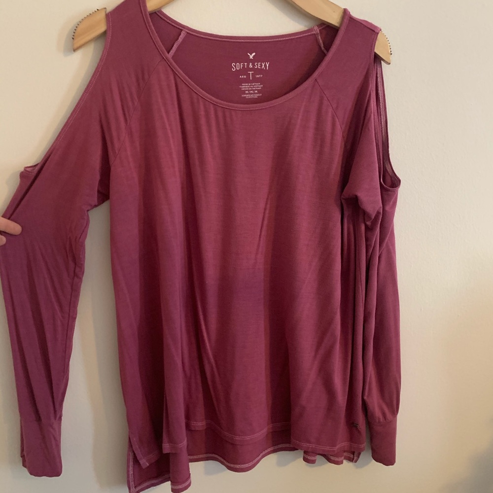 American Eagle reddish pink cold shoulder top